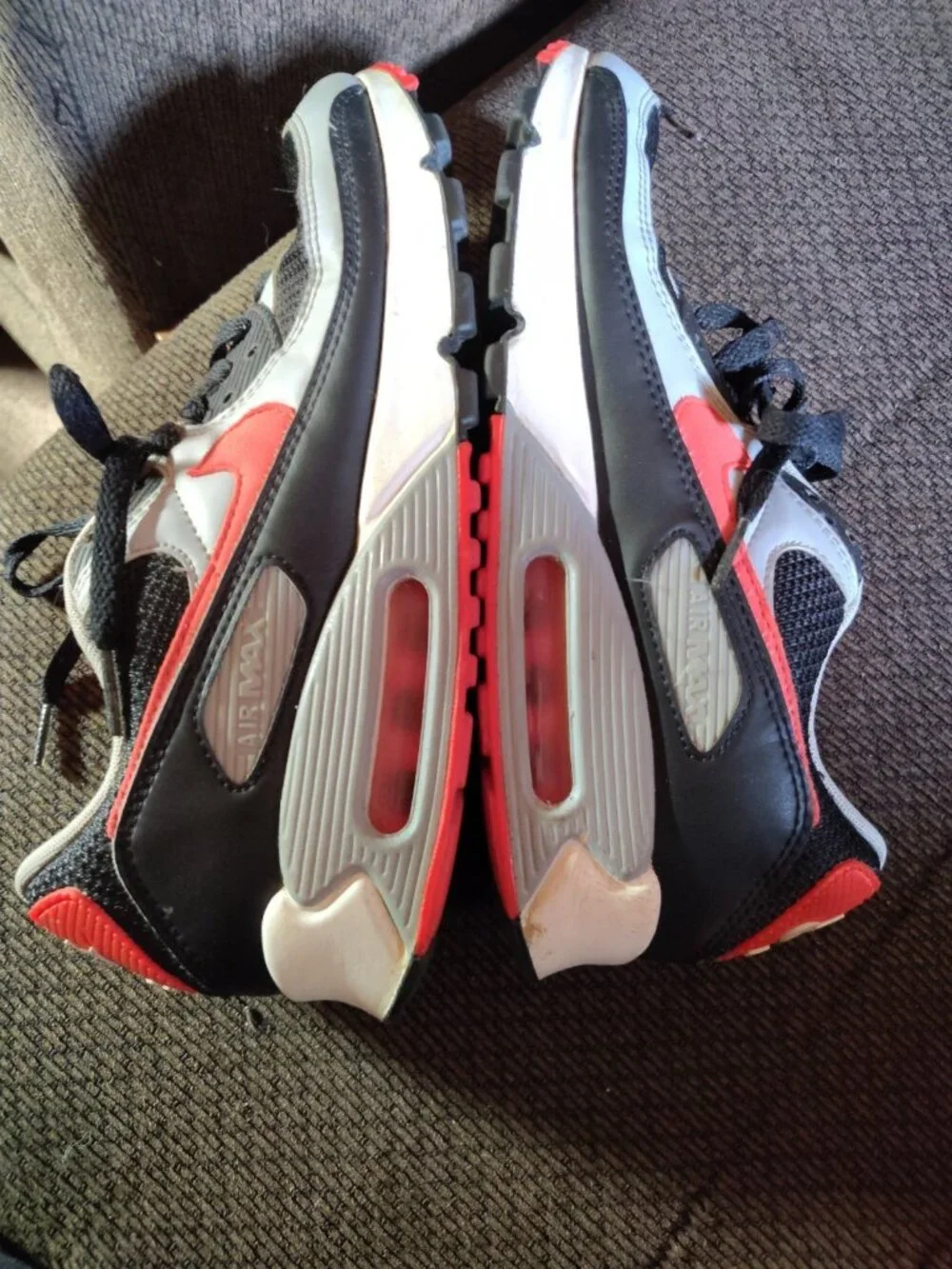 Nike Air Max 90 Mens 9.5 Black Grey Radiant Red Mesh Leather CZ4222-001 Sneaker